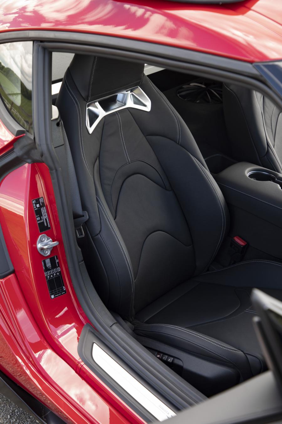 Интерьер Toyota GR Supra (A90) 2019 года  (UK) (фото 4 из 91)